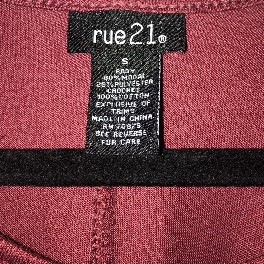 Women’s Small Cut-Out Shoulder Top